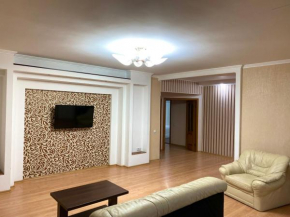 36 4 -х комн квартира в центре Кишиневе
